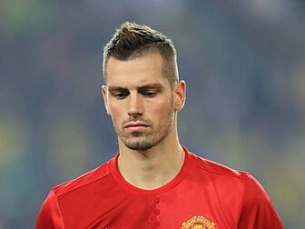 Morgan Schneiderlin moves clos...